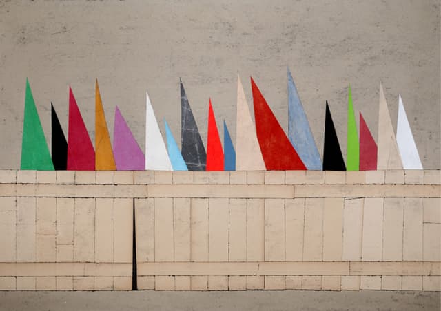 From the Series "Behind the Fence", 2021. A pale wall traverses the lower field; above it, color rises in the form of folded triangles, mixed media decollage, 68 x 149 cm.